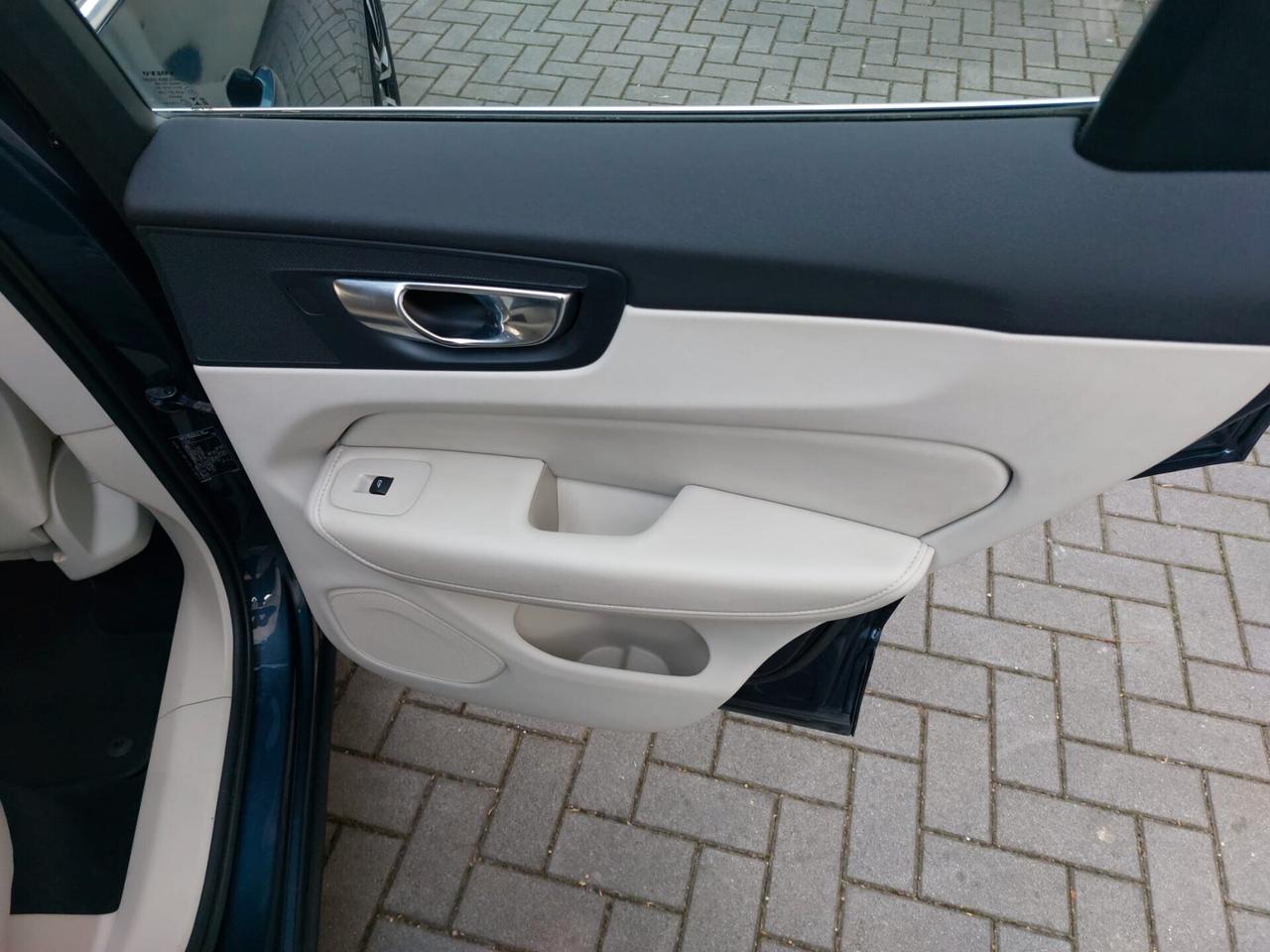 Volvo XC 60 XC60 2.0 b4 Plus Bright awd auto