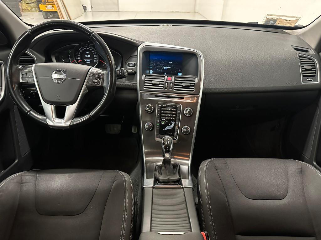 Volvo XC60 2.4 d4 Momentum awd 181cv geartronic