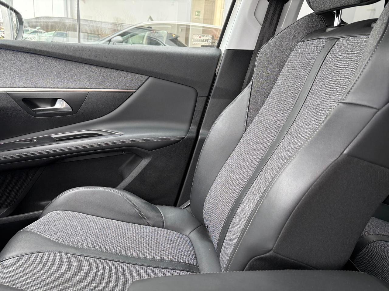 Peugeot 3008 ALLURE PureTech Turbo 130 6mt UNICO PR.