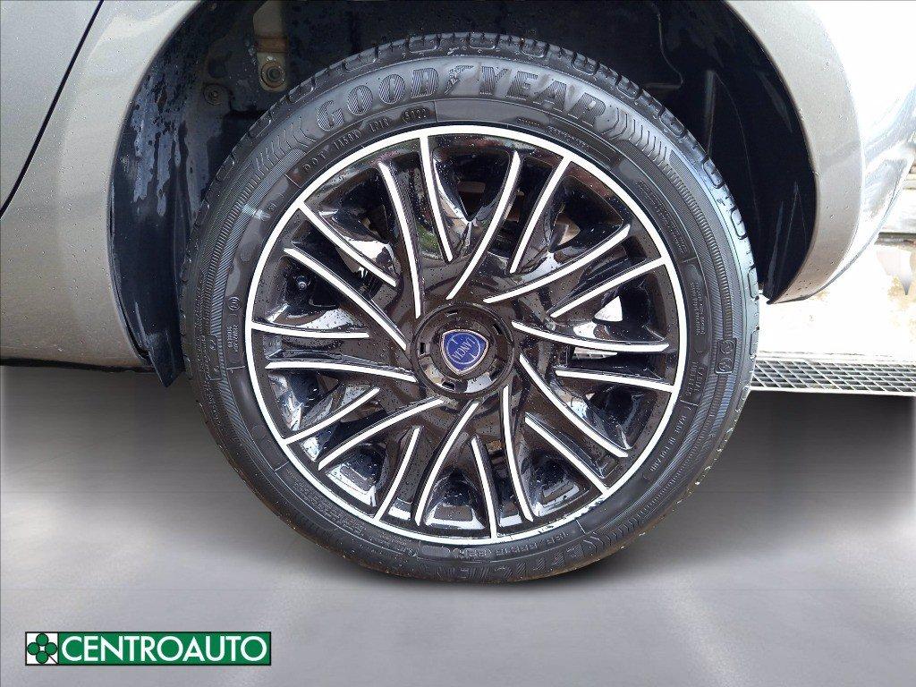 LANCIA Ypsilon 1.0 firefly hybrid Gold s&s 70cv 5p.ti del 2023