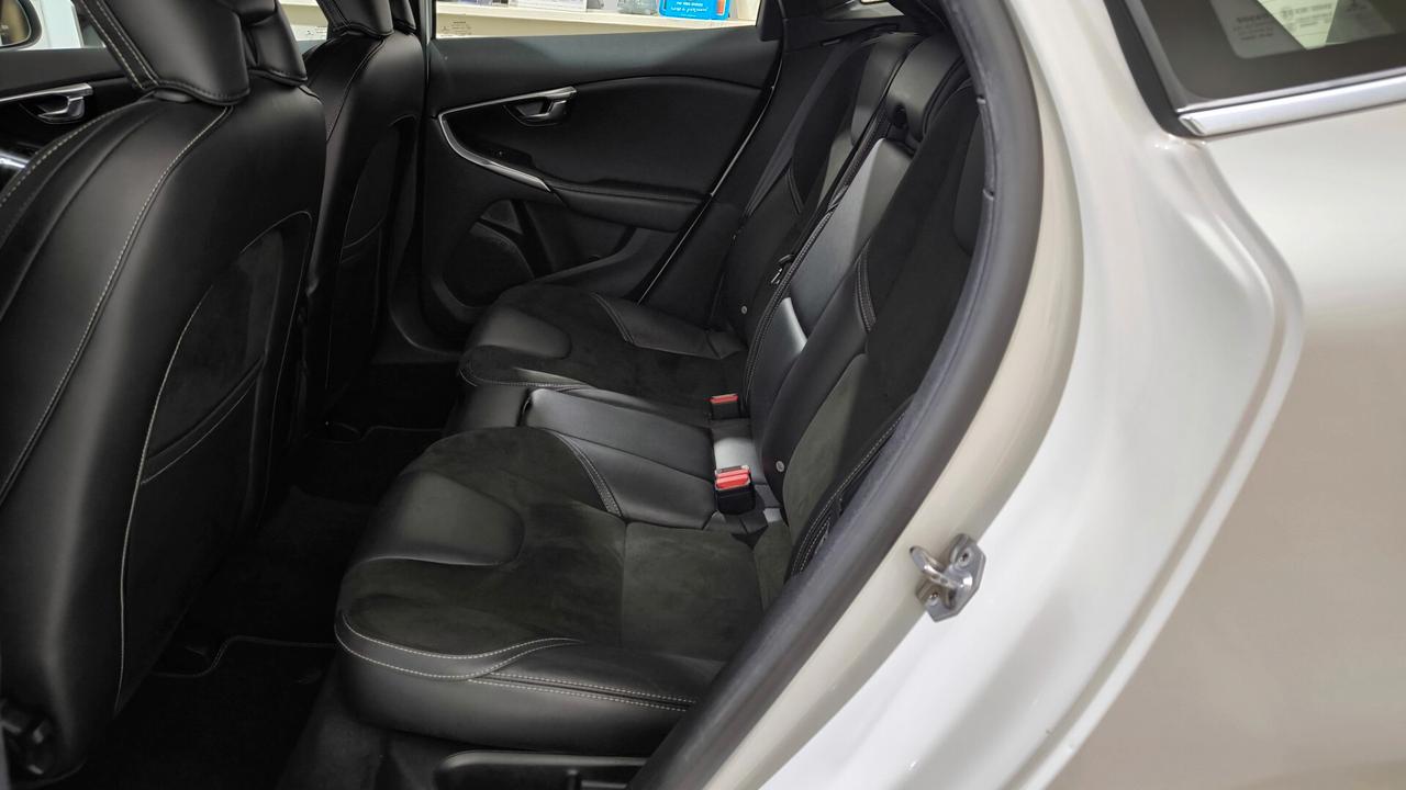Volvo V40 D2 R-design