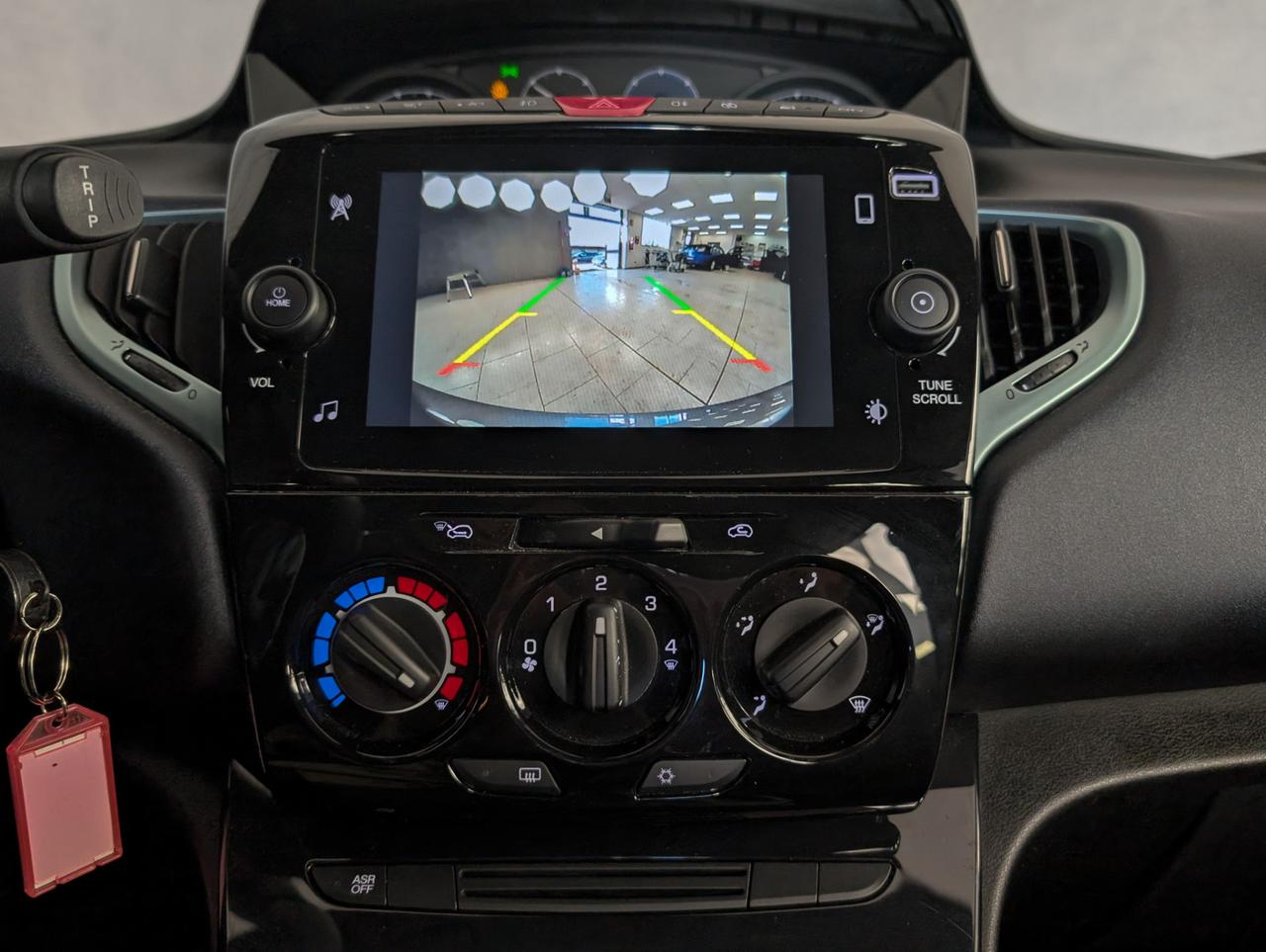 Lancia Ypsilon 1.0 Hybrid 70cv Gold