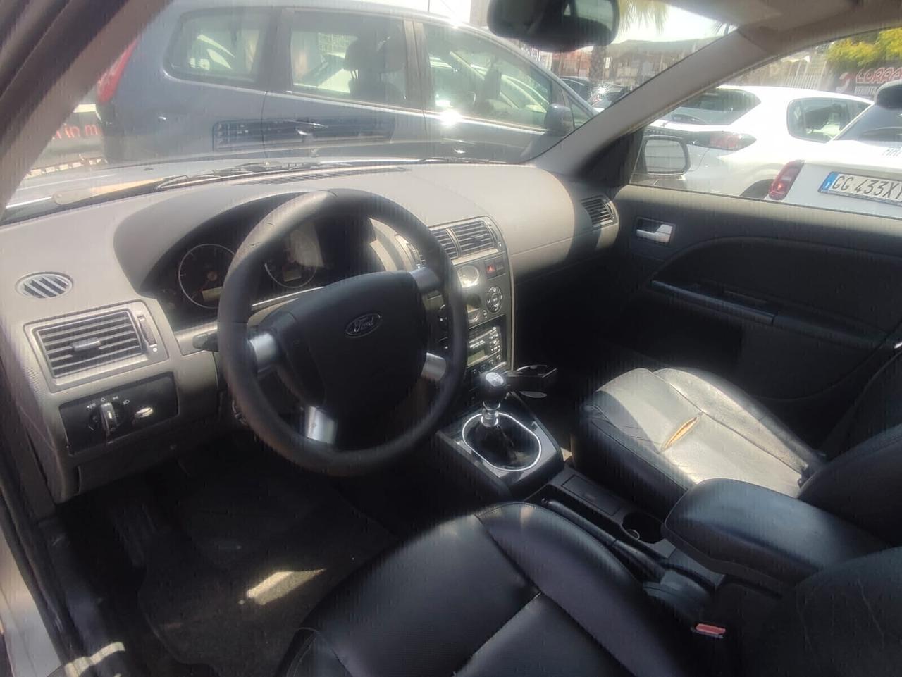 Ford Mondeo 2.0 TDDi cat 4p. Ghia