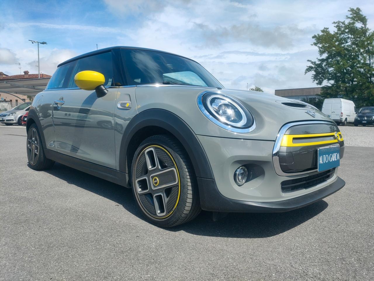 Mini Full Electric Cooper SE NEOPATENTATI