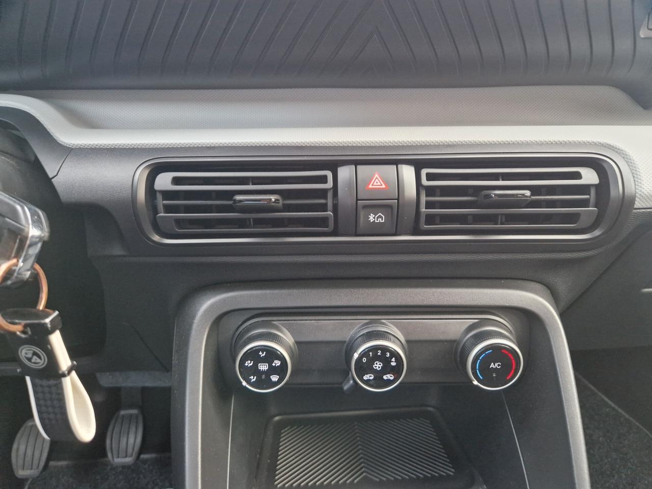 Citroen C3 1.2 100CV "SOLO 4.500 km" Carplay, Sensori post., Cruise