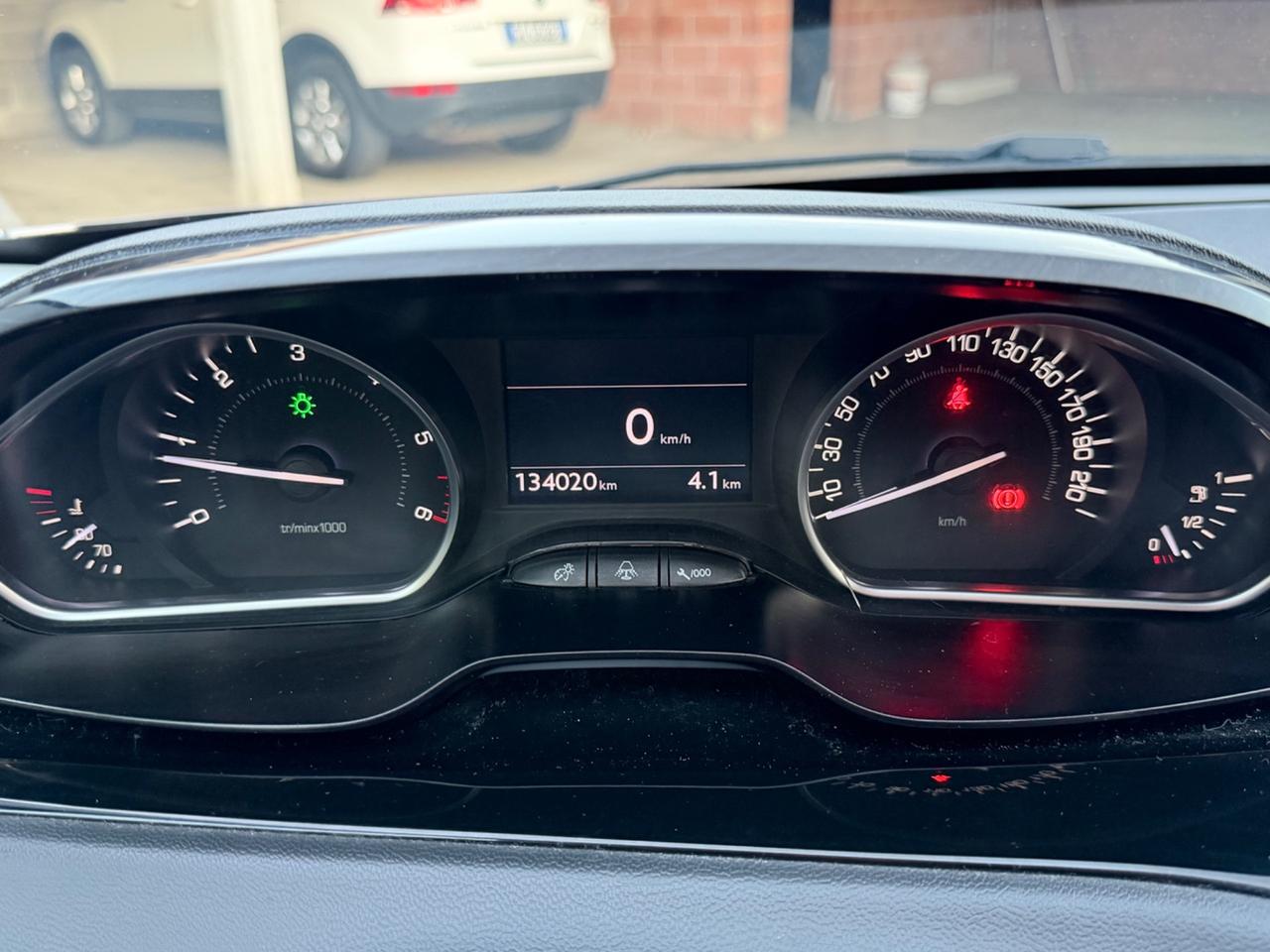 Peugeot 208 1.4 HDi 68 CV 5 porte Allure