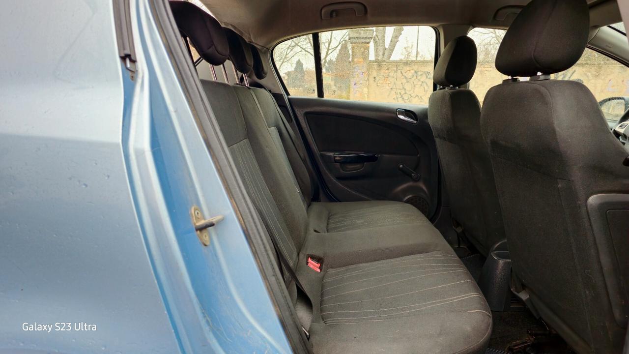Opel corsa ok neopatentati garantita 12 mesi