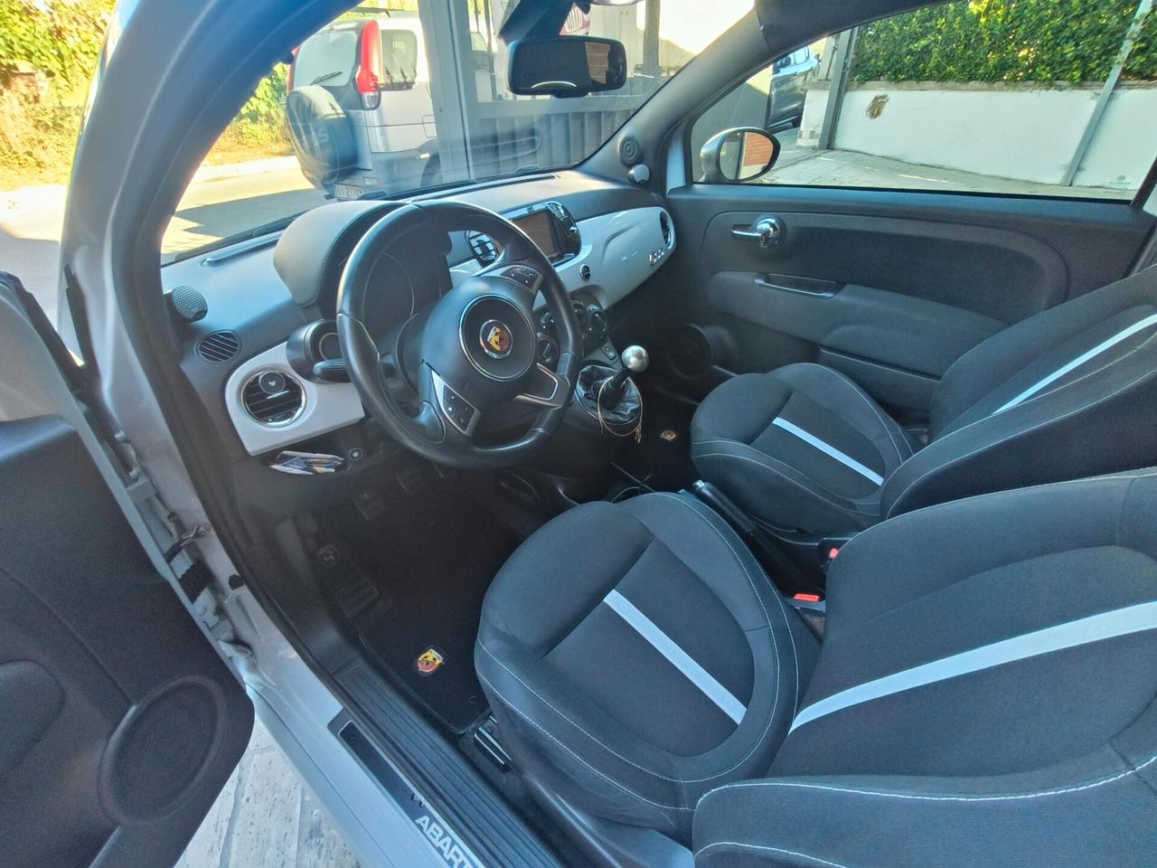 Abarth 500 1.4 Turbo T-Jet Custom