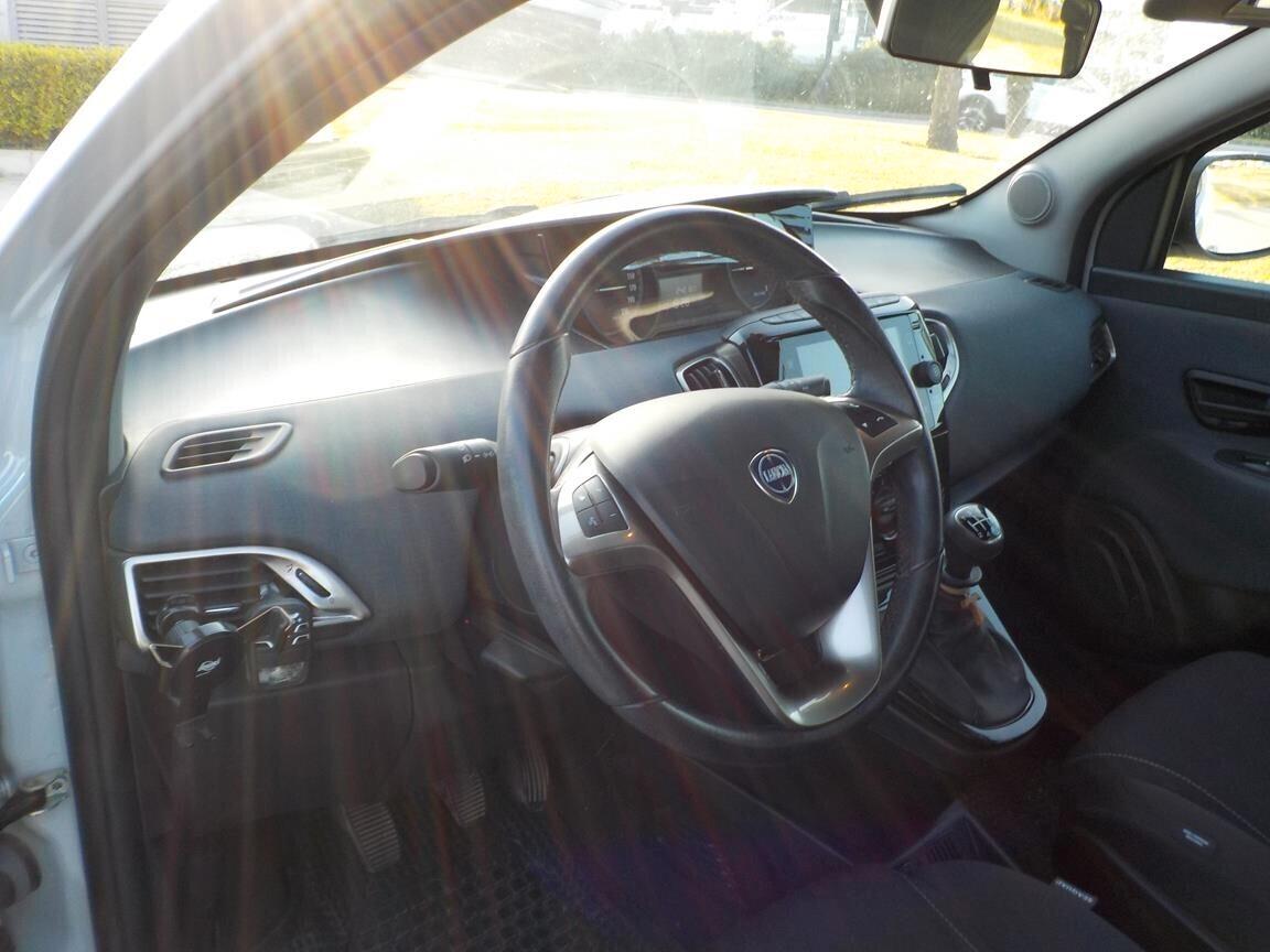 Lancia Ypsilon 1.0 FireFly 5 porte S&S Hybrid Ecochic Gold