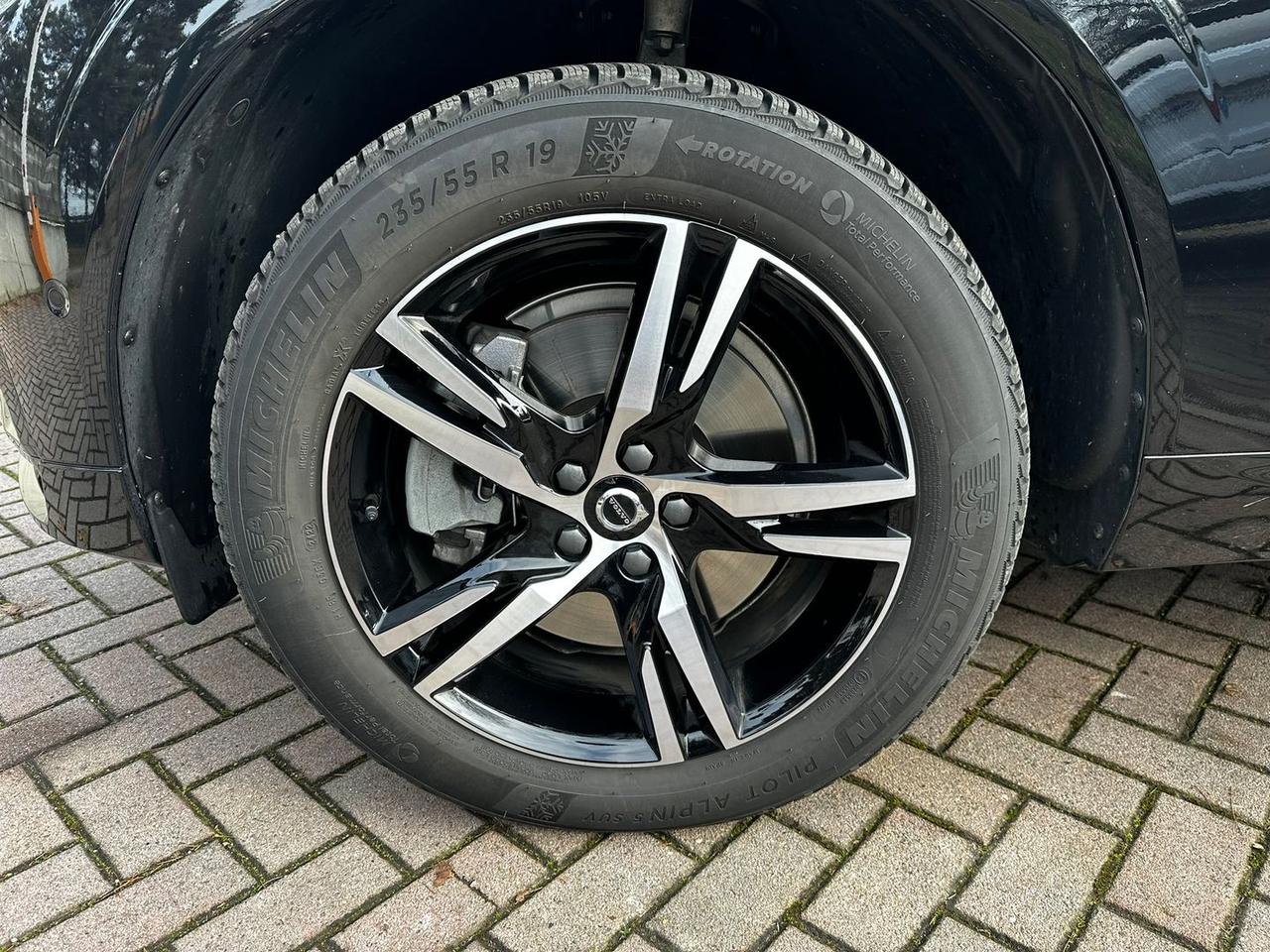 Volvo XC 60 Plus Dark 2.0 B4 MHEV