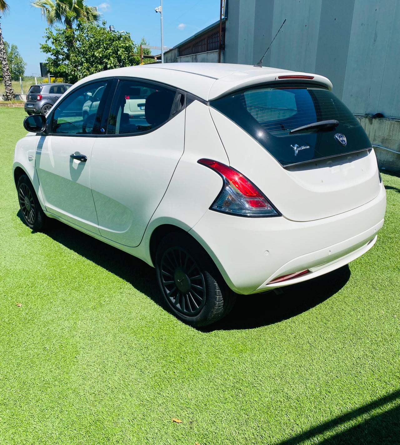 Lancia Ypsilon 1.2 69 CV 5 porte Elefantino Blu