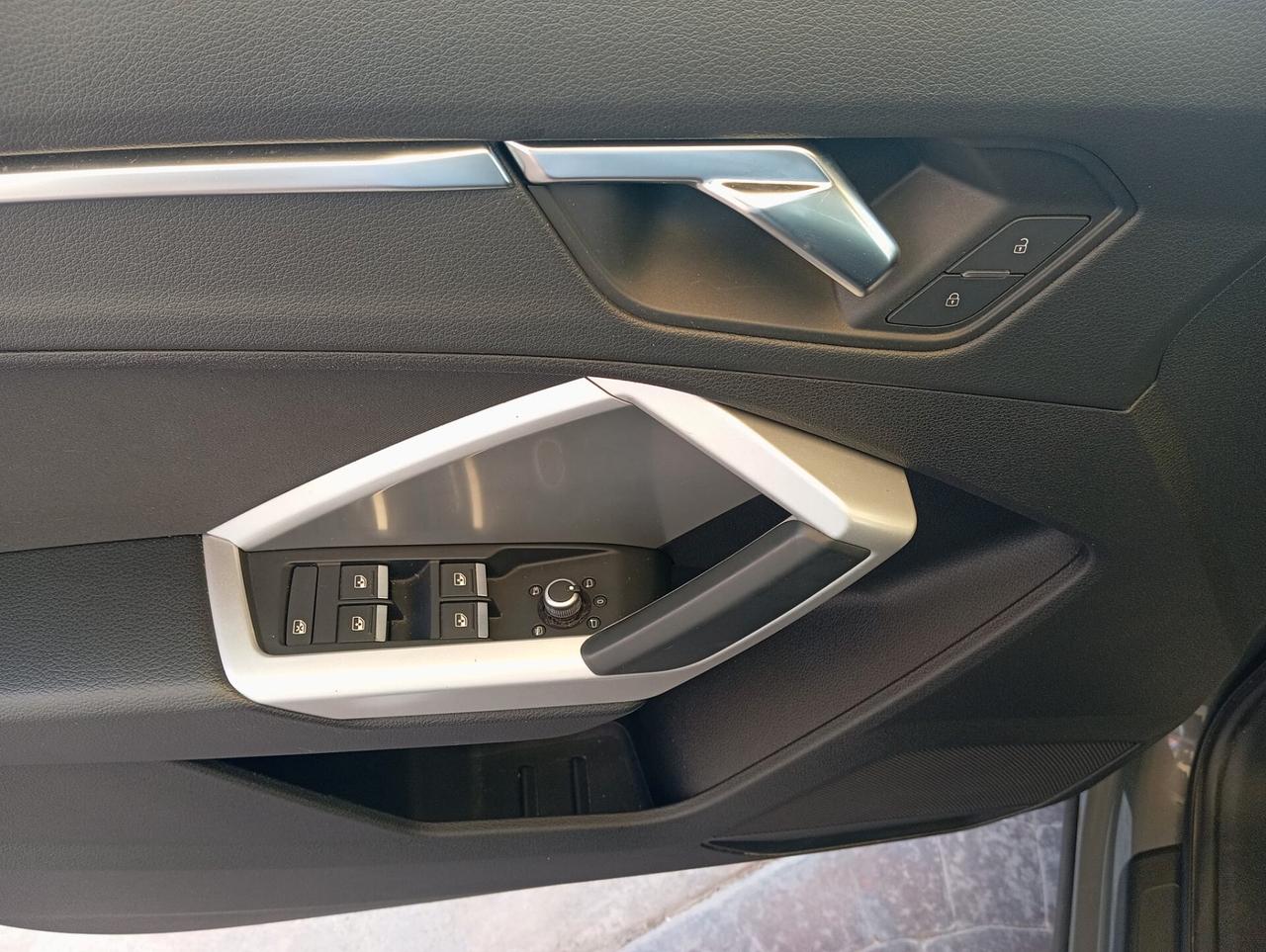 Audi Q3 35 TDI S tronic Business