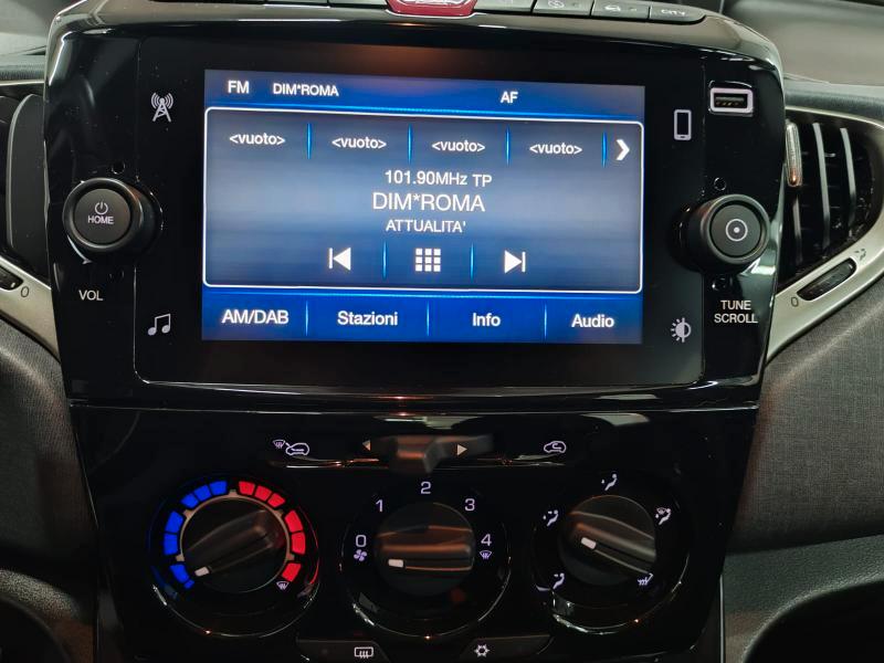 Lancia Ypsilon 1.0 hybrid Gold CARPLAY 4 vetri elettrici