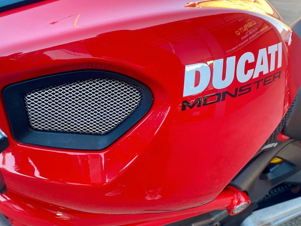 Ducati Monster 696 SPORTIVA