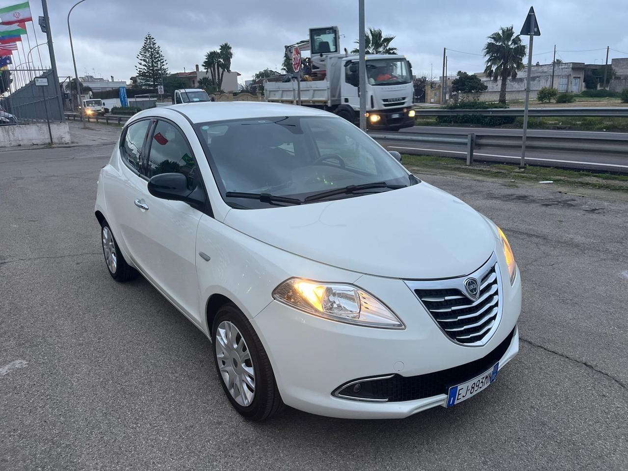 Lancia Ypsilon 1.2 69 CV 5 porte Unipro 2011