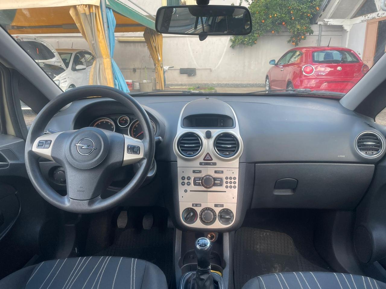 Opel Corsa 1.2 5 porte Cosmo