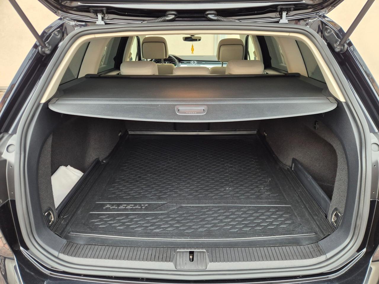 Volkswagen Passat Variant R-Line 1.6 TDI DSG