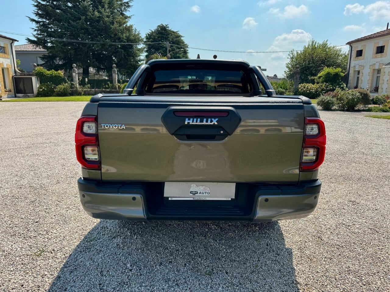 Toyota Hilux 2.4 D-4D A/T 4WD 4 porte Double Cab Invincible