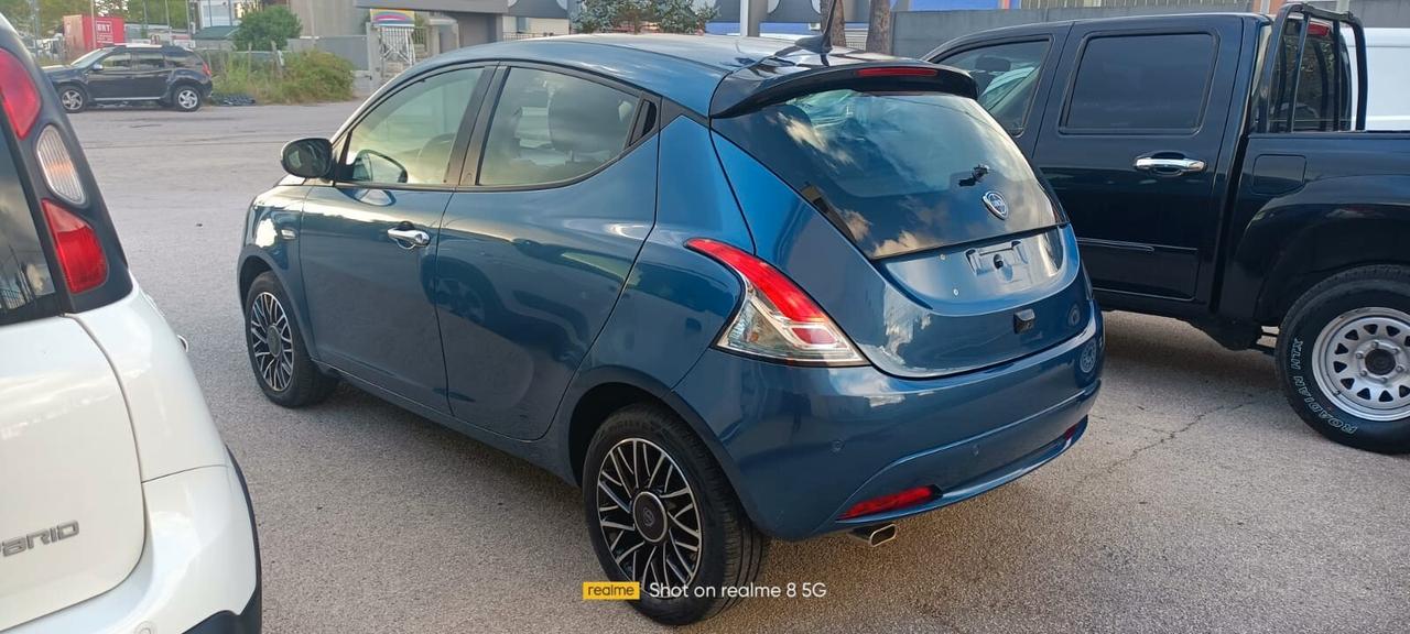 Lancia Ypsilon 1.0 FireFly 5 porte S&S Hybrid Platino