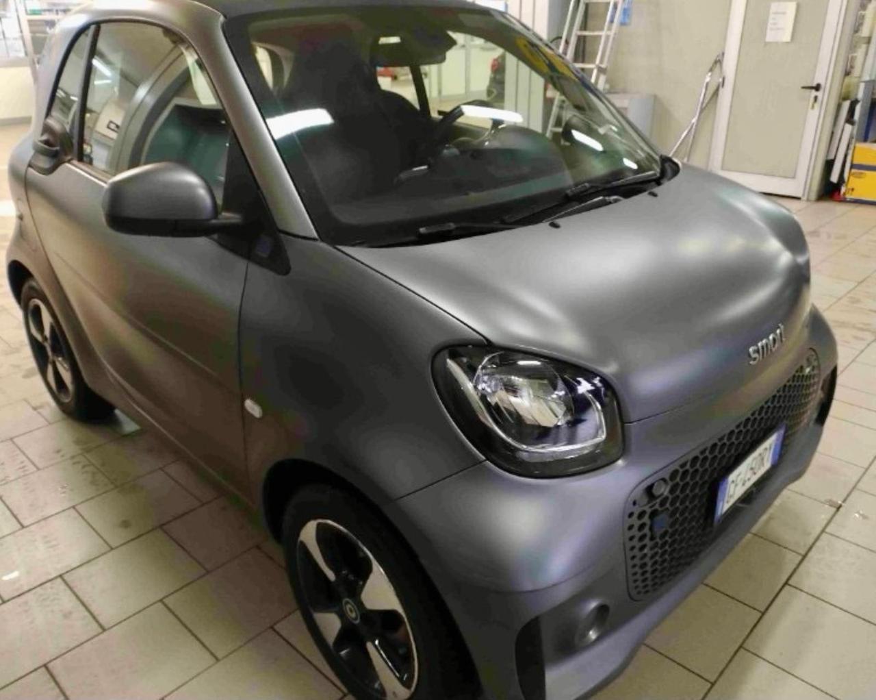 Smart fortwo EQ Mattrunner (22kW) iva esposta