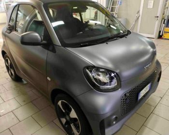 Smart fortwo EQ Mattrunner (22kW) iva esposta