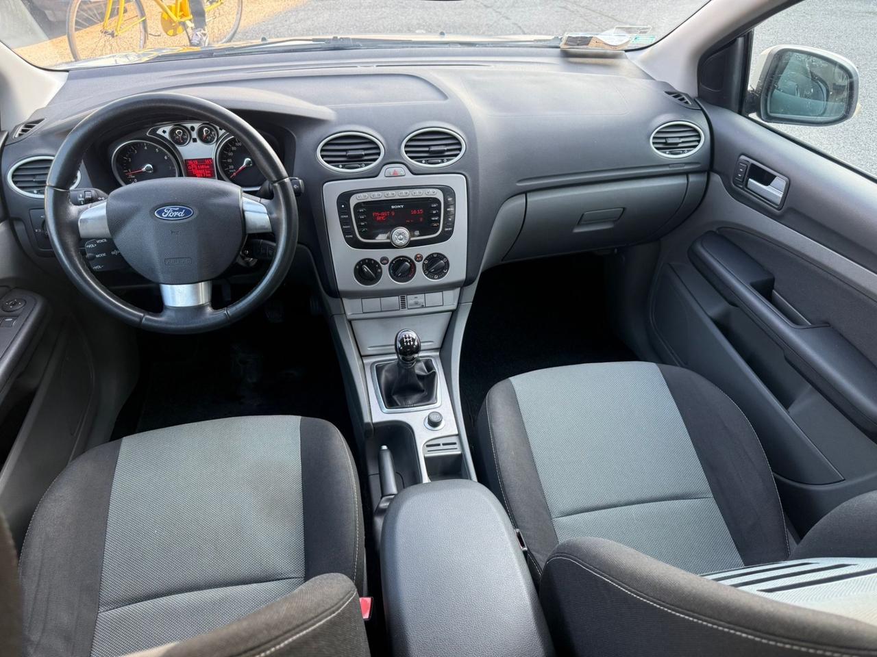 FORD FOCUS 1.6 BENZINA NEOPATENTATI OTTIME CONDIZIONI