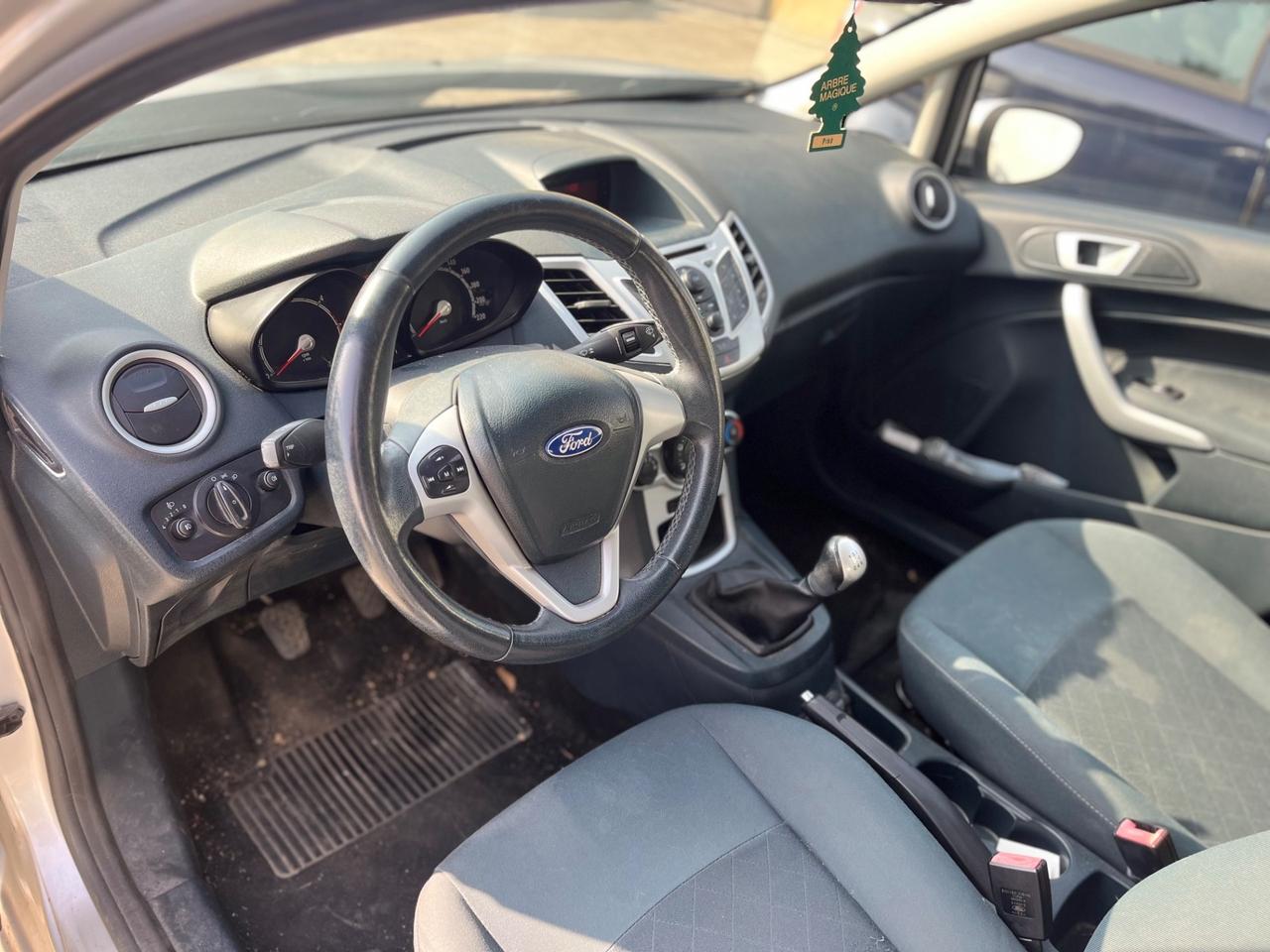 Ford Fiesta 1.4 TDCi 70CV 5 porte Titanium