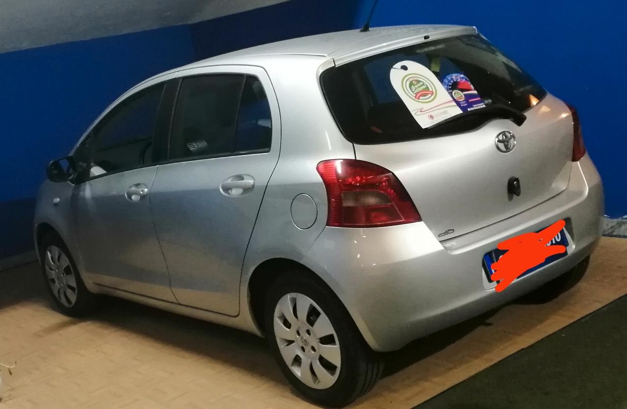 Toyota Yaris 1.0 5 porte