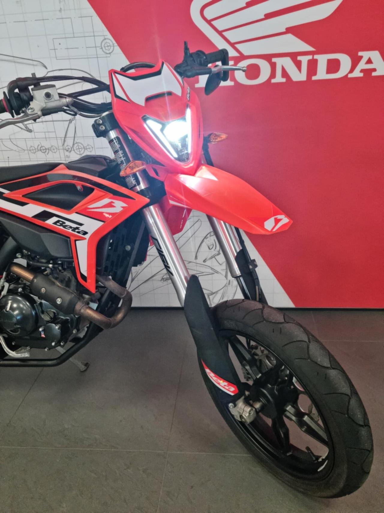 BETA RR 125 4 T- 2023- 8894 KM