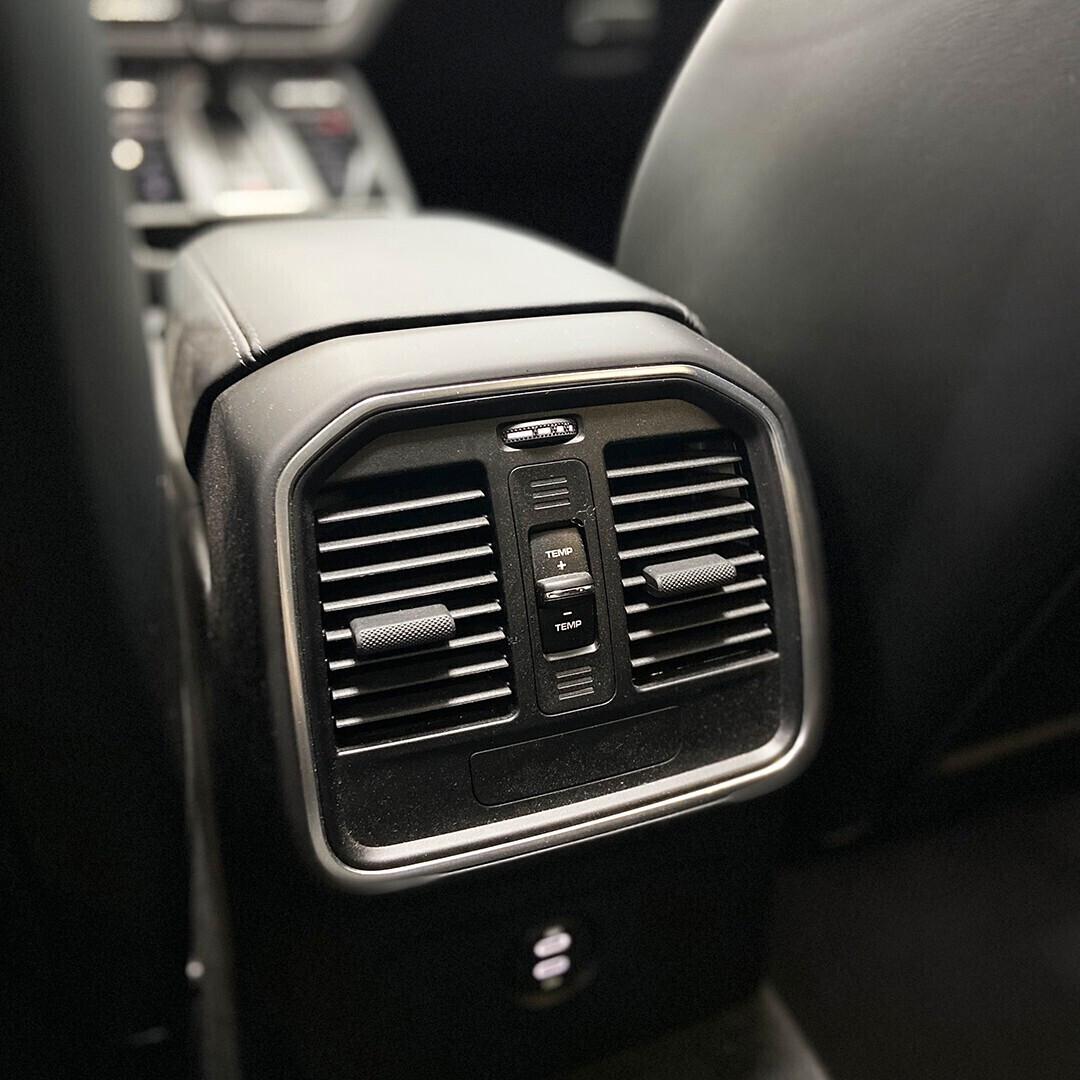 Porsche Macan T con tetto Apribile