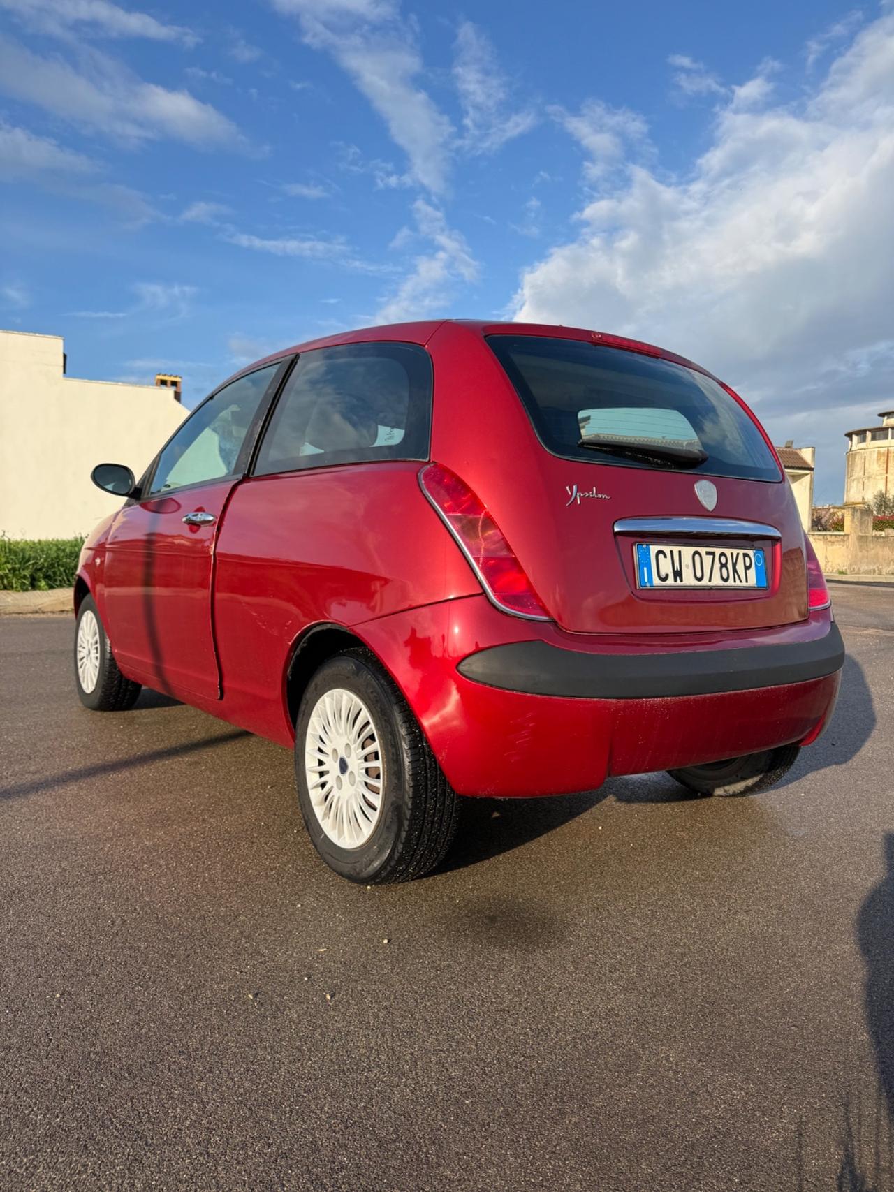 Lancia Ypsilon 1.2 16V Argento
