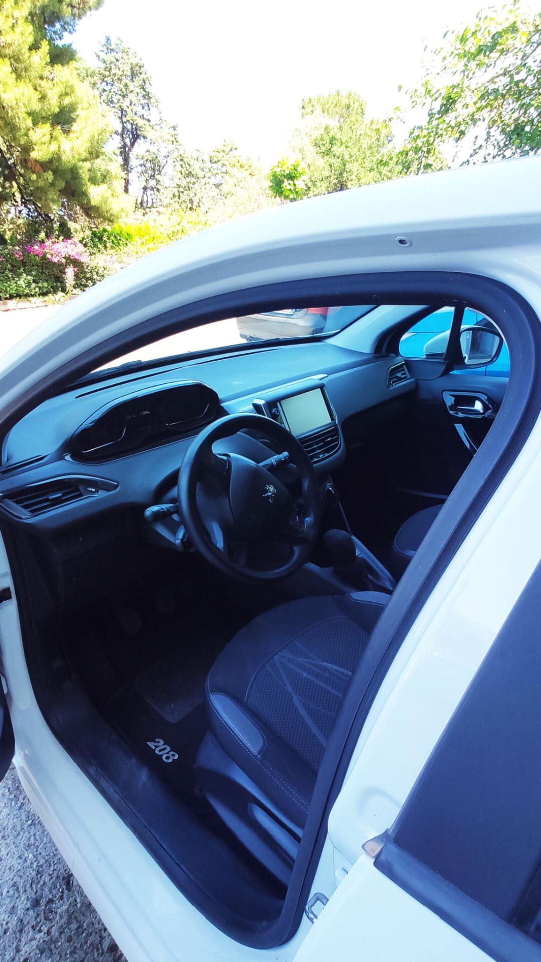 Peugeot 208 1.4 HDi 68 CV 5 porte Allure