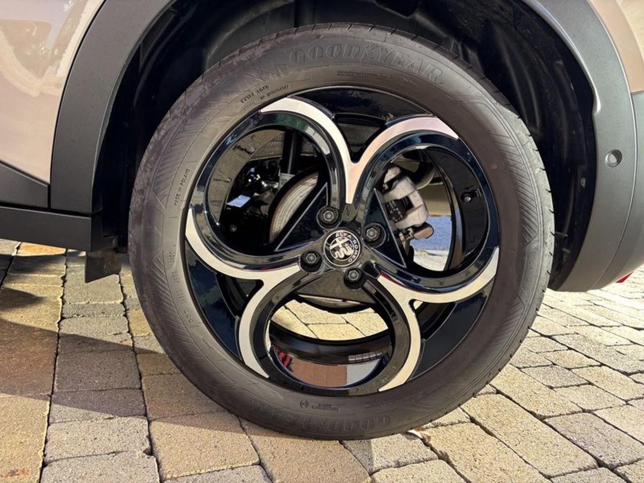 Alfa Romeo Junior 1.2 136 CV Hybrid eDCT6 Speciale FULL LED-NAVI-18"