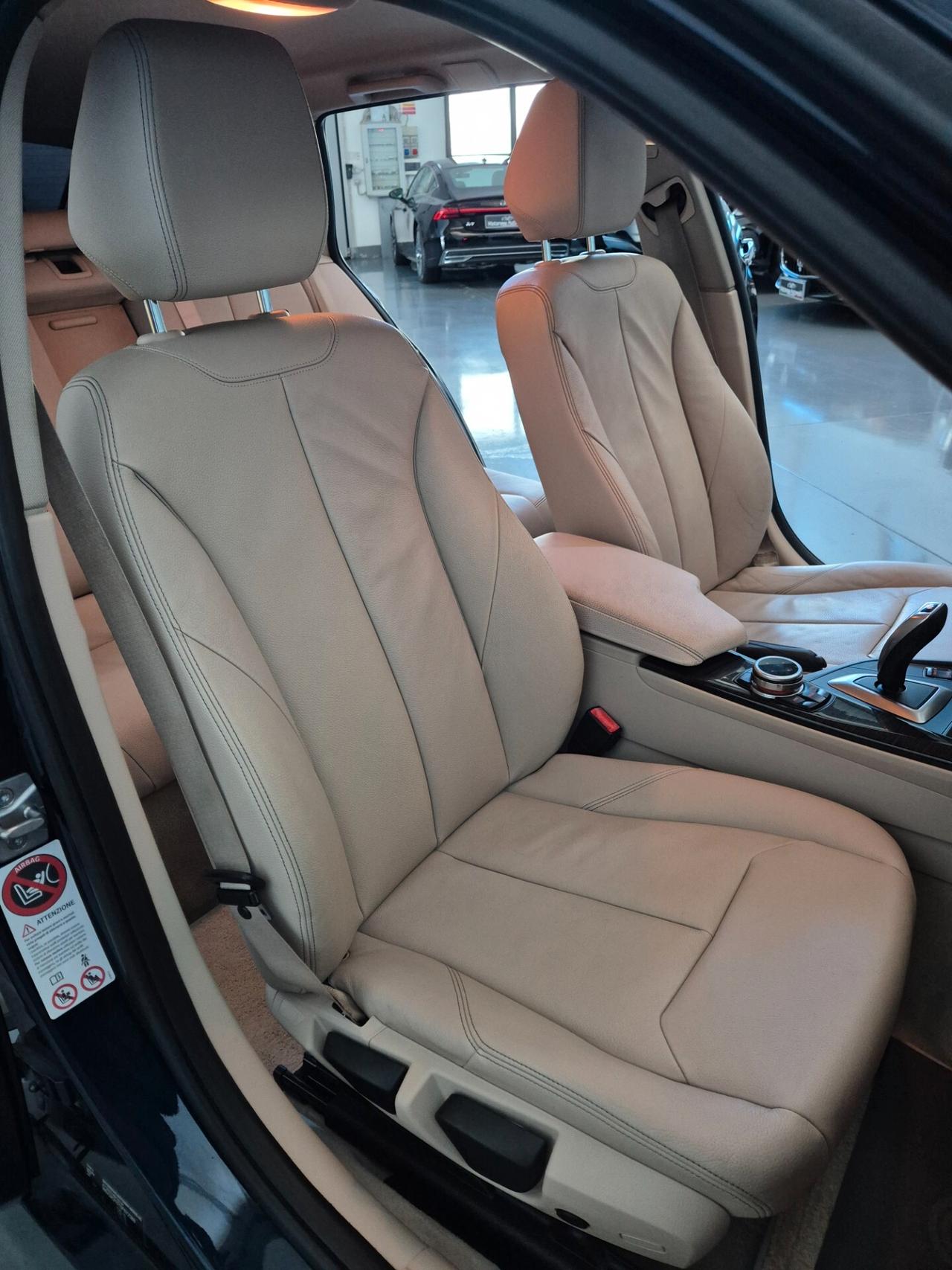 BMW 320 touring modern 2.0d 184cv Automatica Navigatore
