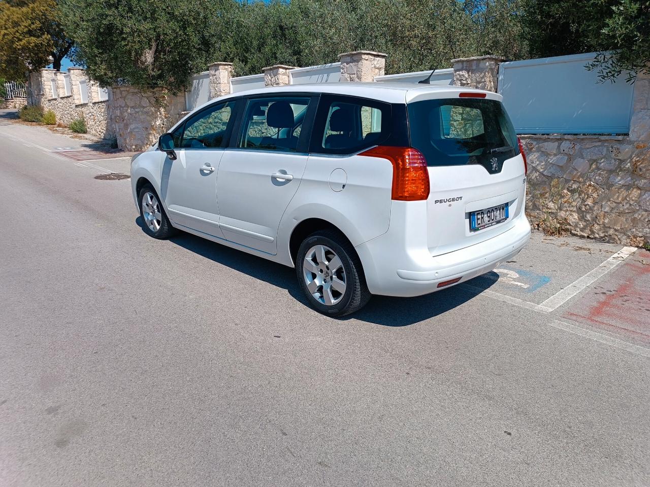 Peugeot 5008 1.6 HDi 115CV Active"accetto permuta"