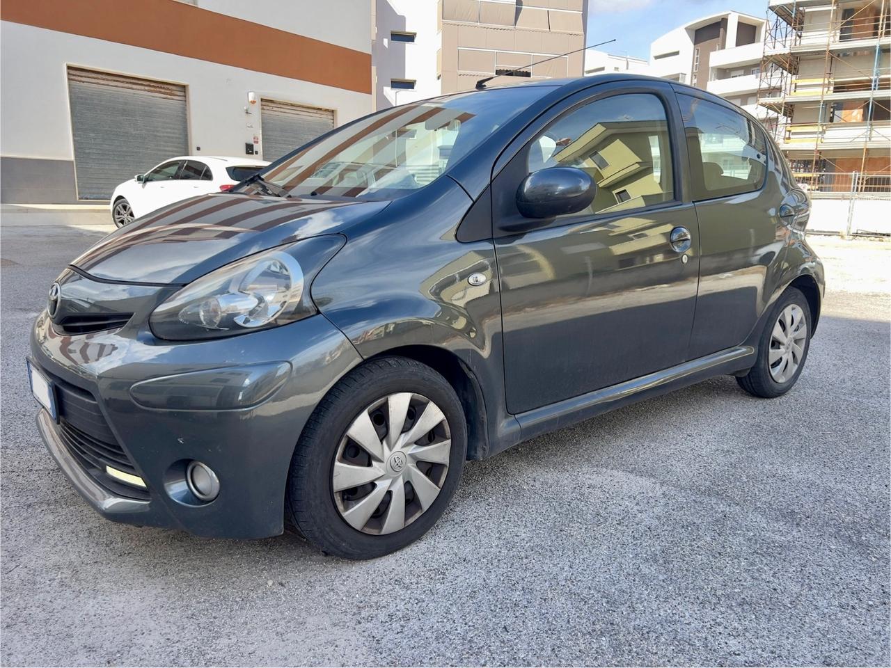 Toyota Aygo 1.0 12V VVT-i 5 porte Lounge