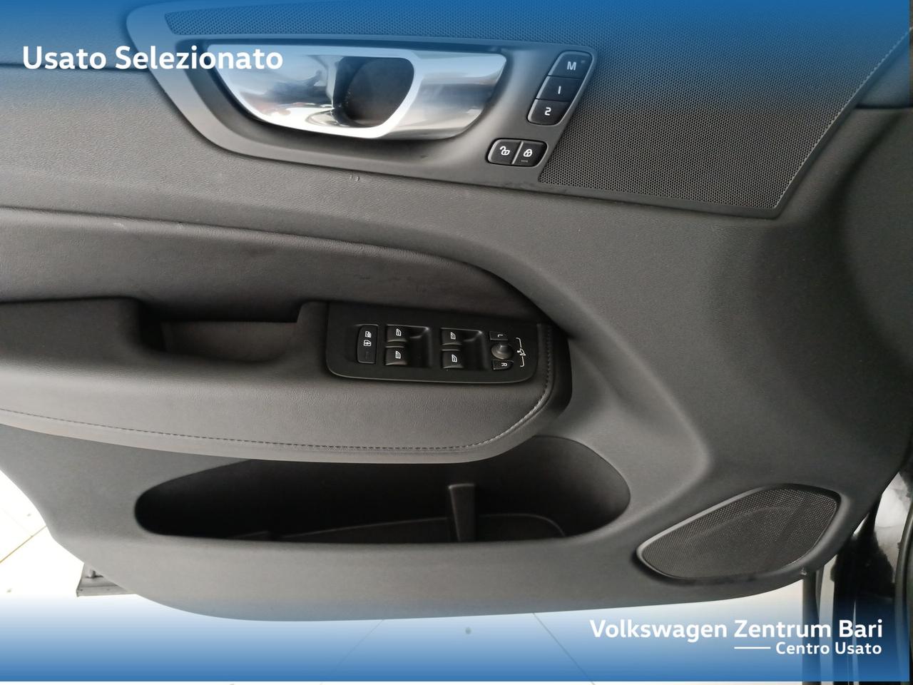 Volvo XC60 2.0 b4 plus dark awd auto