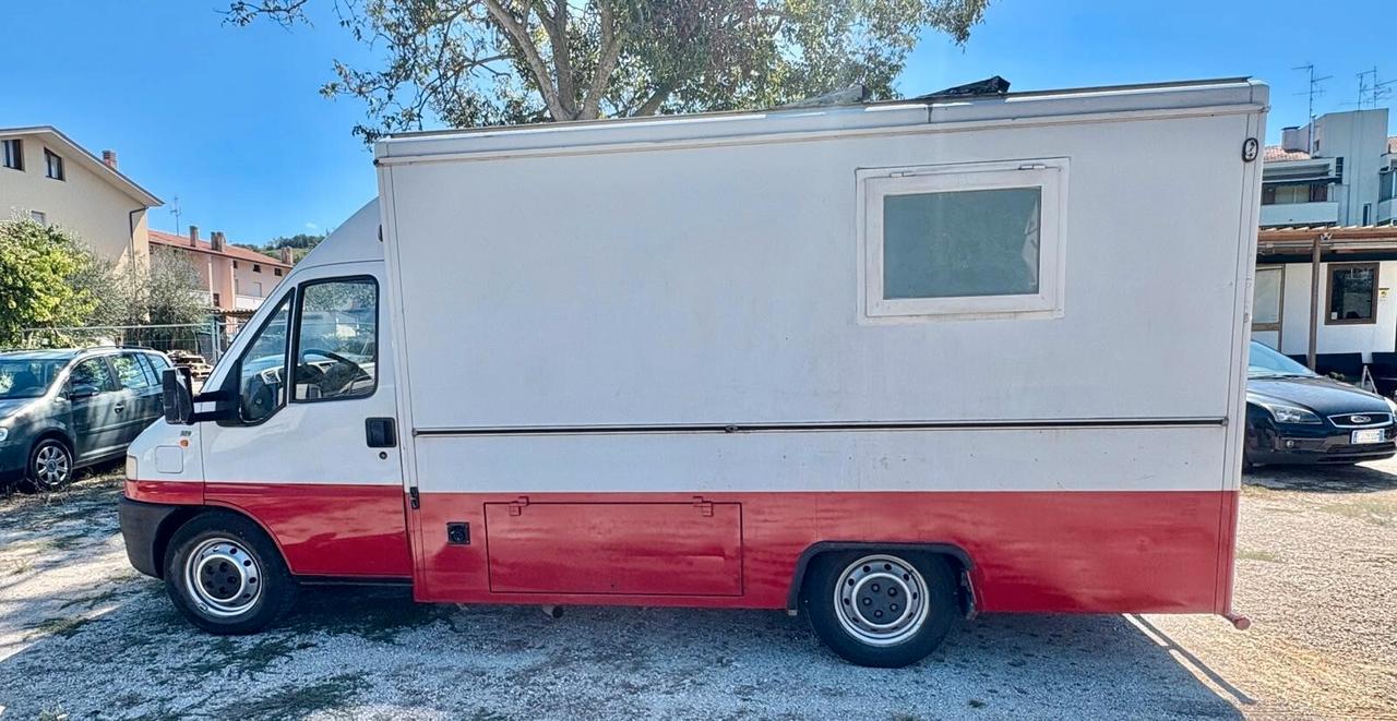 FIAT DUCATO FOOD-TRUCK Diesel 2500 CV 84 Km 195.800 certificati