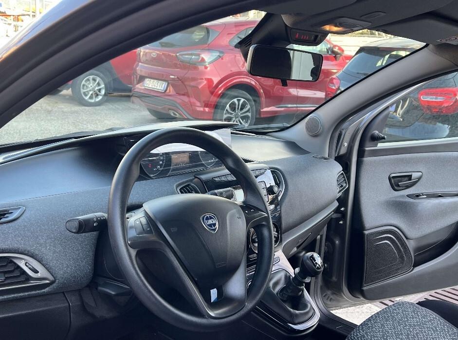 Lancia Ypsilon 1.0 FireFly 5 porte S&S Hybrid Ecochic Silver