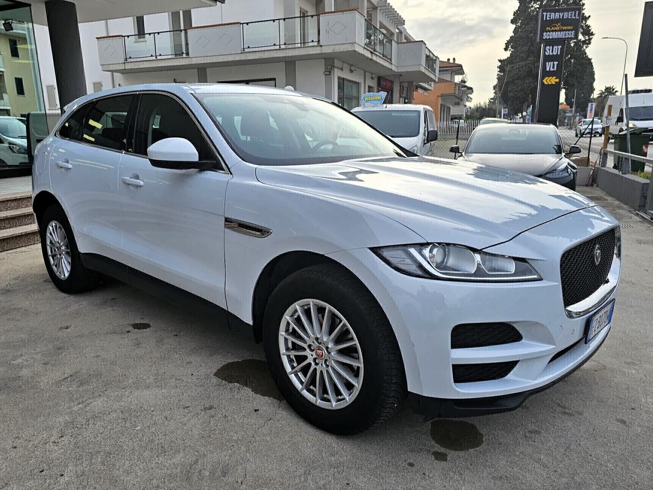 Jaguar F-Pace 2.0 D 180 CV AWD aut. Pure - Superprezzo!