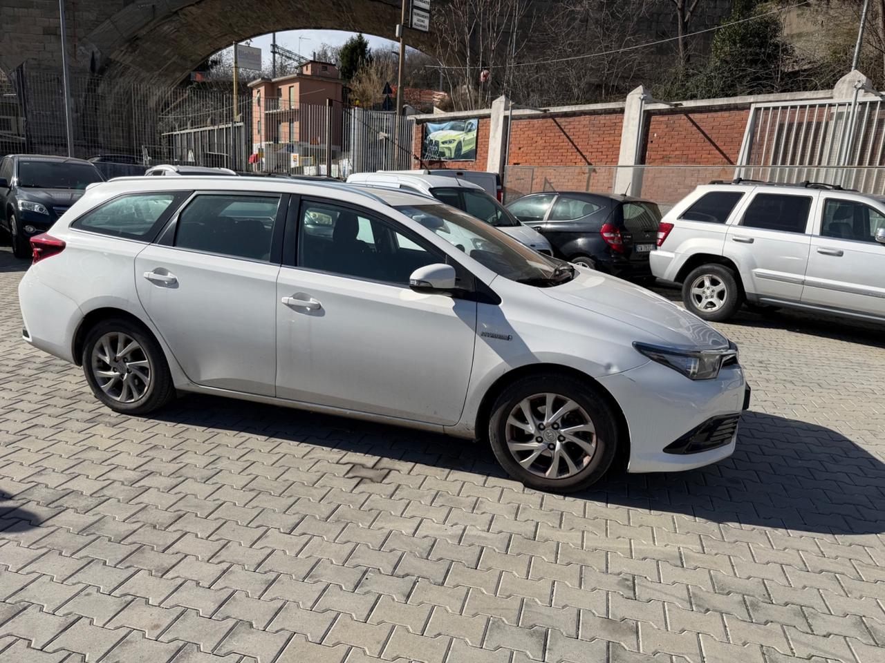 Toyota Auris 1.8 Hybrid Lounge automatico