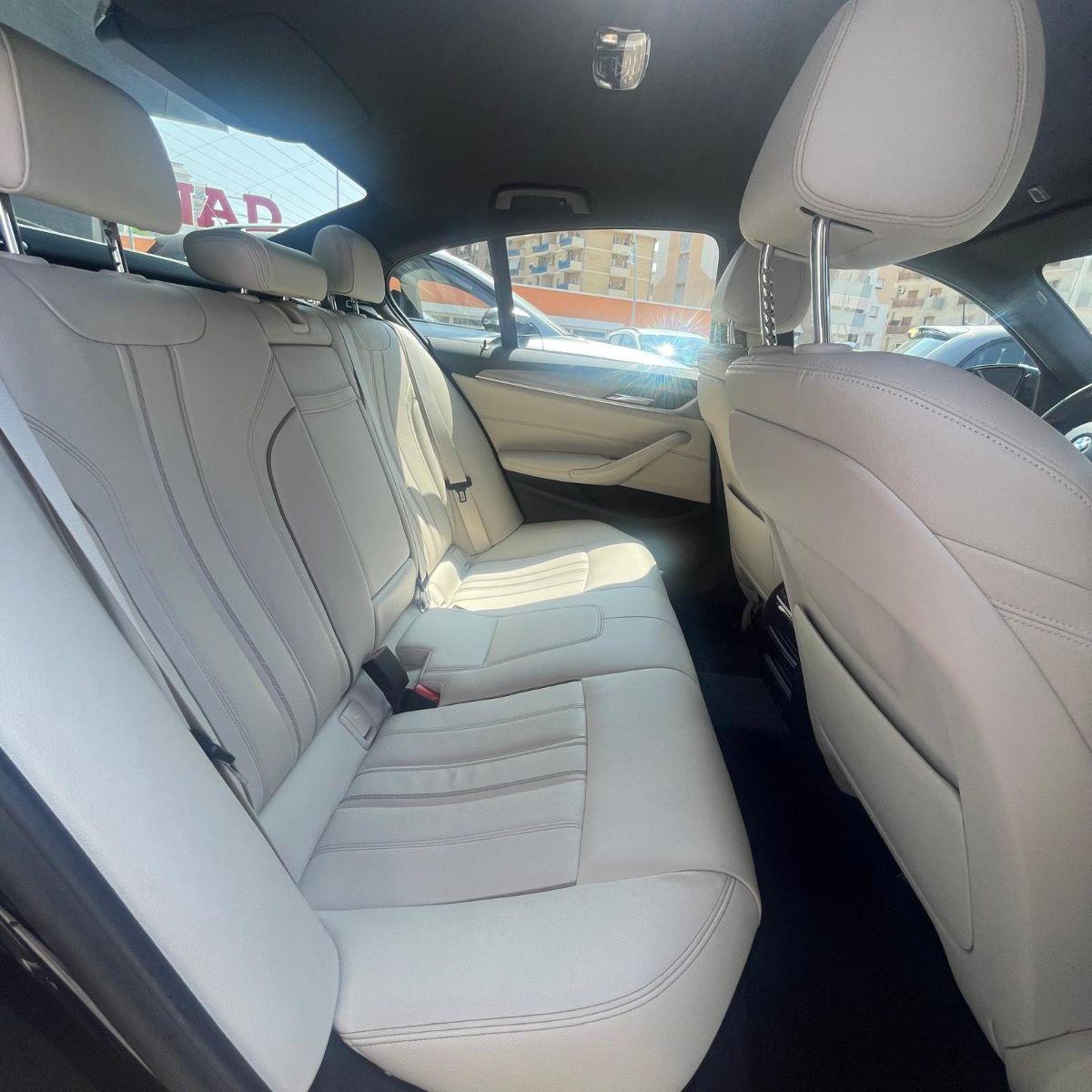 BMW - Serie 5 - 520d Msport