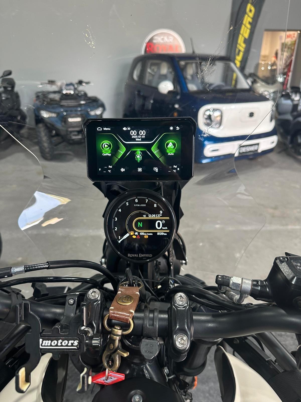 Royal Enfield Himalayan 450 super accessoriata