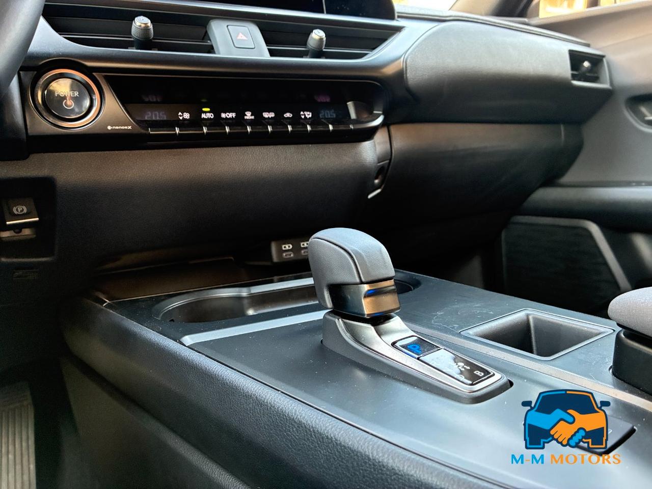 Lexus UX 300h 2.0 Urban 2wd cvt 199 cv