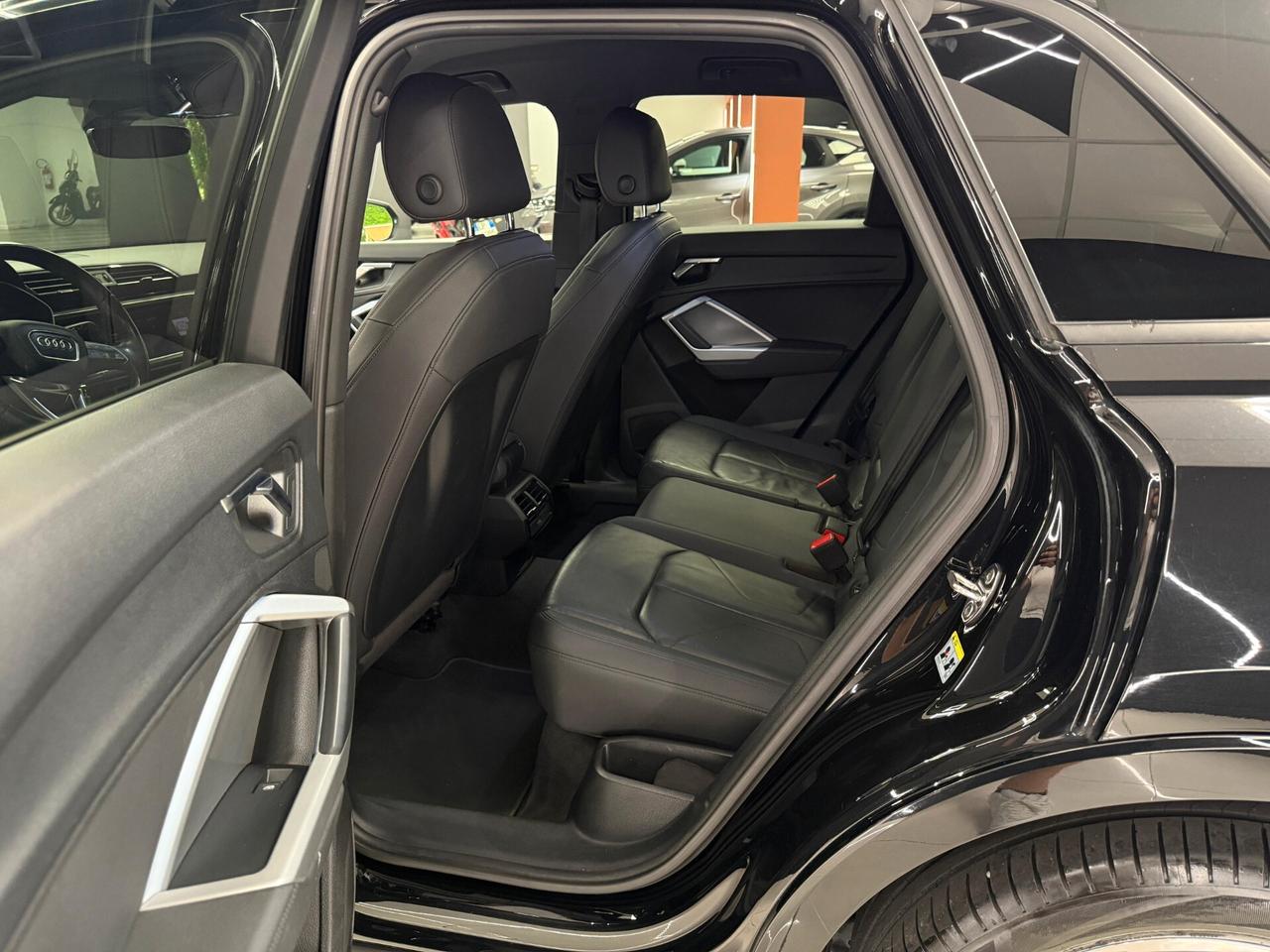 Audi Q3 35 TDI S tronic Business