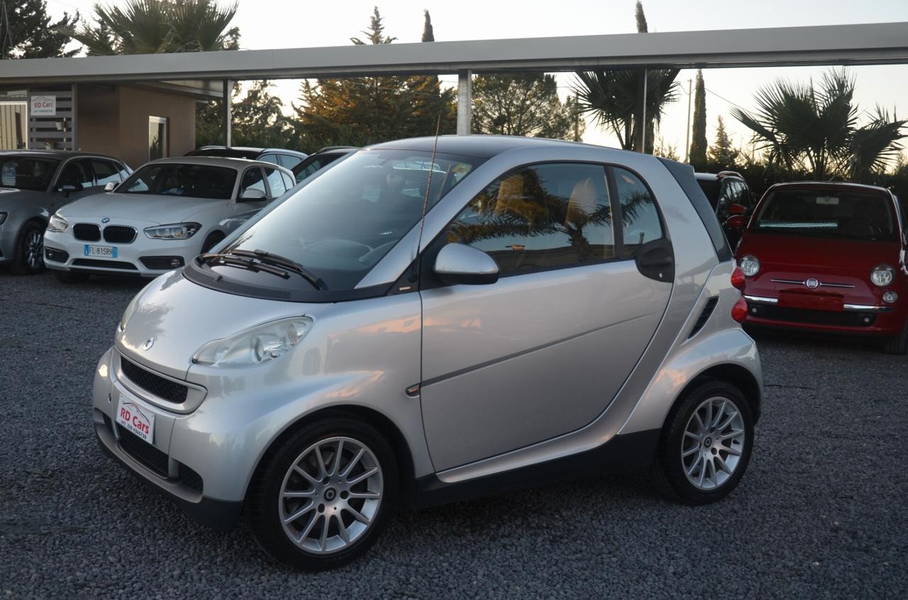 Smart fortwo. 1.0 benzina con tetto panoramico