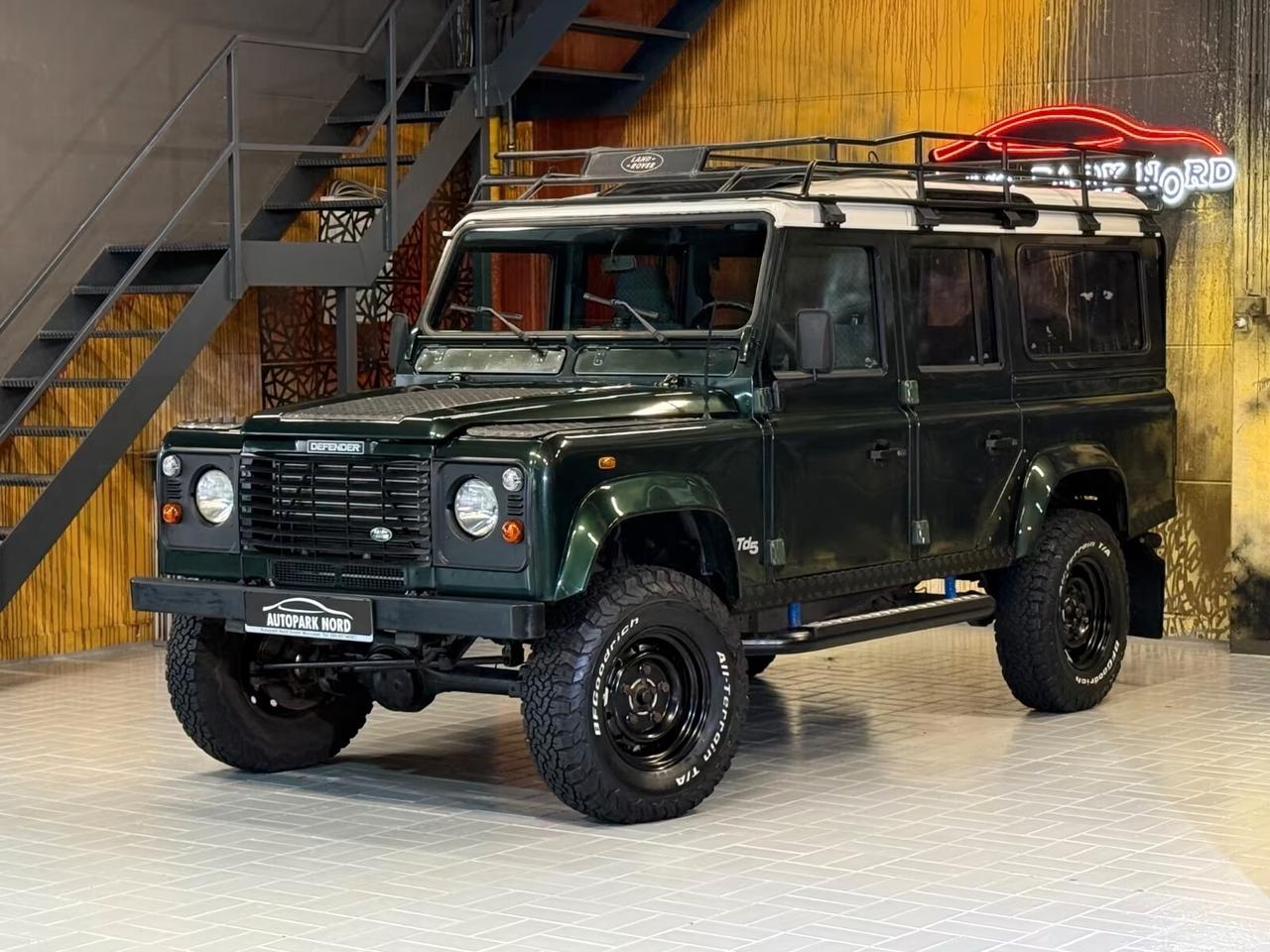 Land Rover Defender 110 2.5 Td5 Station Wagon 9 POSTI