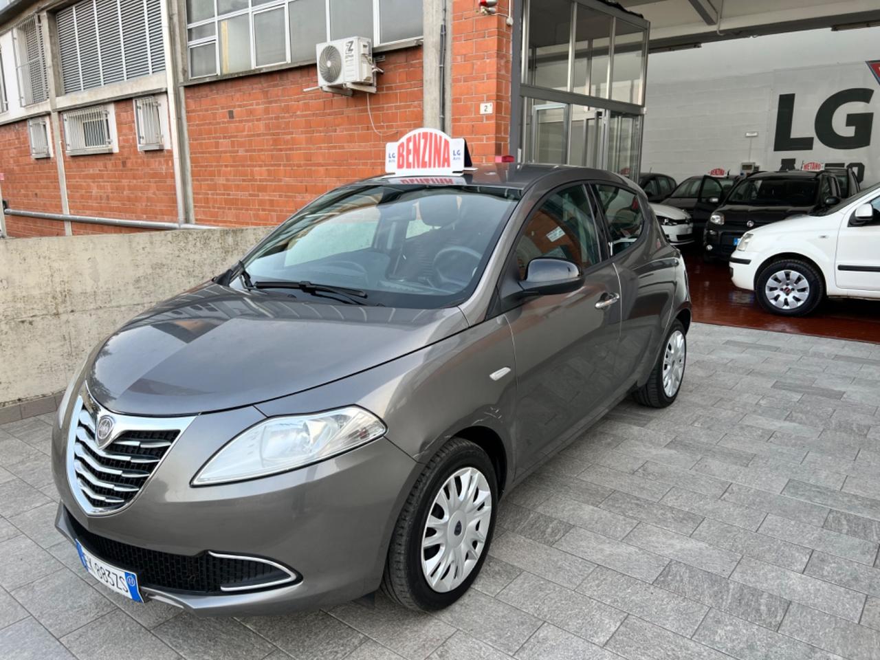 Lancia Ypsilon 1.2 69 CV 5 porte S&S Platinum