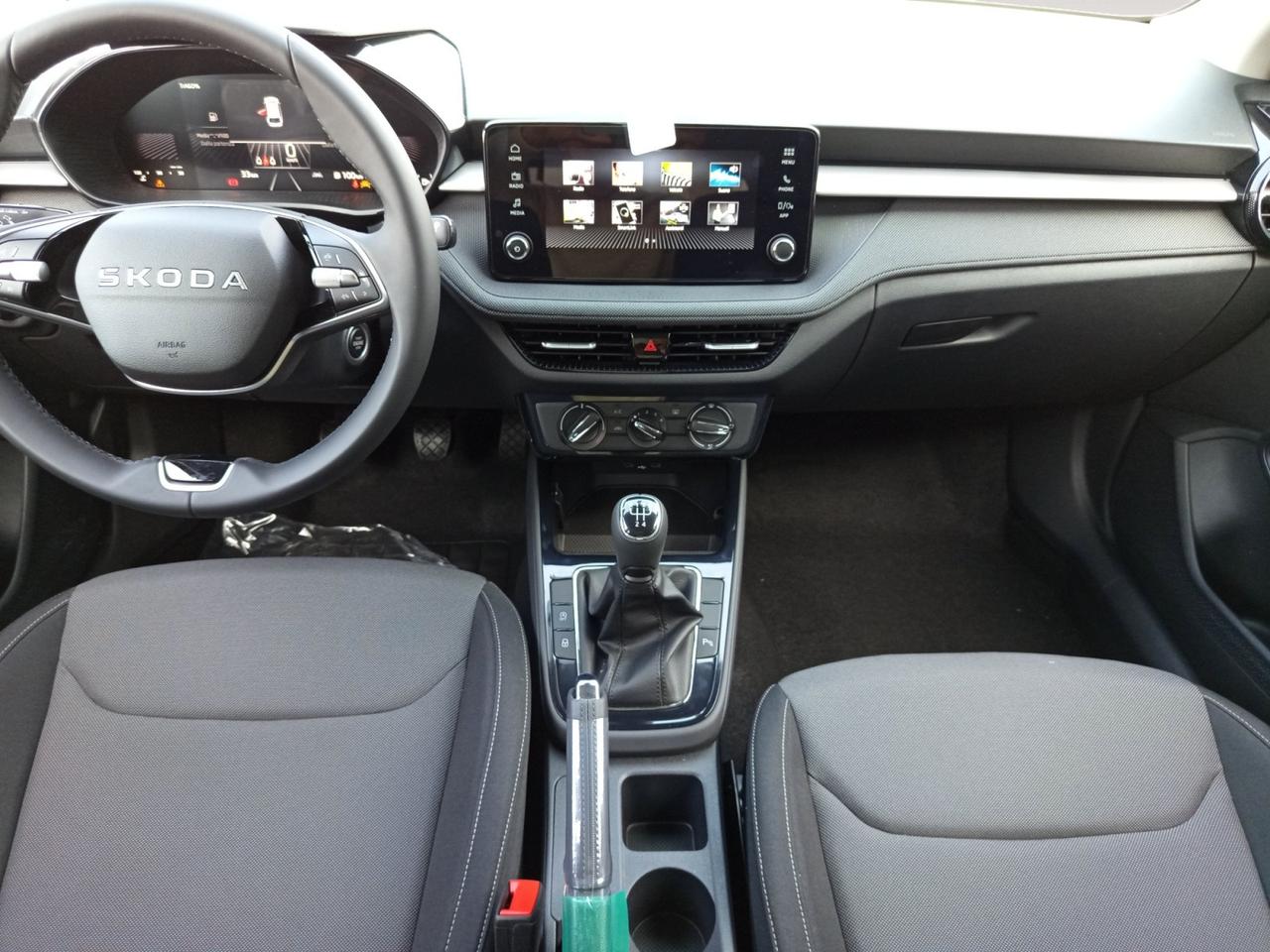 SKODA Fabia Young Edition 1.0 MPI 59 kW (80 CV) 5 marce - manuale