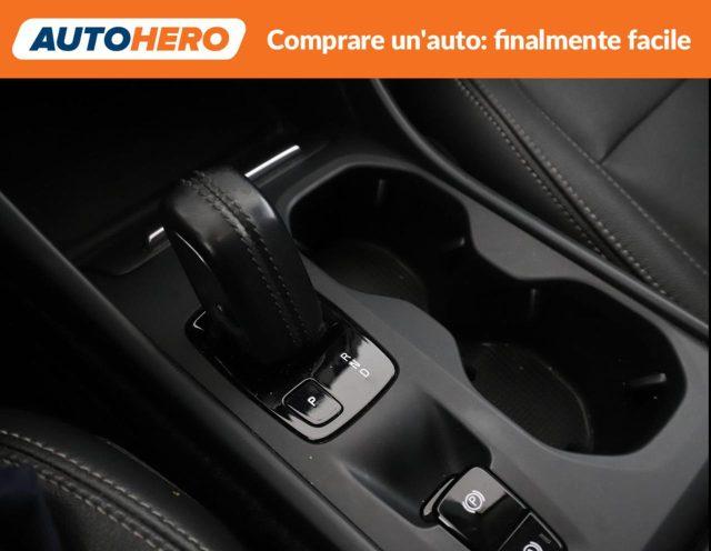 VOLVO XC40 T3 Momentum Pro